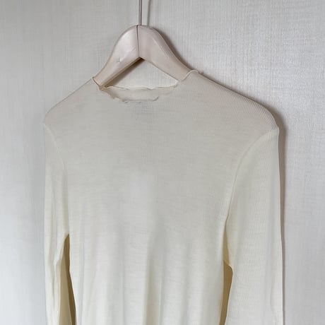 【Bed&Breakfast ベッド＆ブレイクファースト】Cosmorama Wool Slim Crew Neck Top in Off White