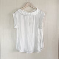 【Bed&Breakfast ベッド＆ブレイクファースト】Tumbler Finishing Satin Blouse in Off White