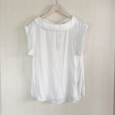 【Bed&Breakfast ベッド＆ブレイクファースト】Tumbler Finishing Satin Blouse in Off White
