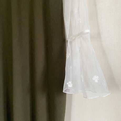 【Greed International グリードインターナショナル】Small Flower embroidery Dress in Navy/Khake