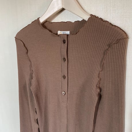 【Bed&Breakfast ベッド＆ブレイクファースト】Cosmorama Wool TOTAN Button Top in Brown