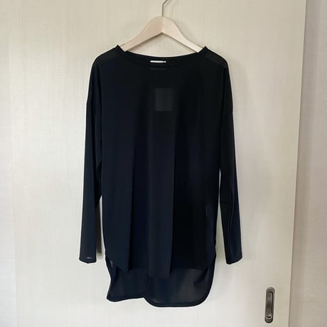 【siro シロ】 back slit Tshirt in off/lightgray/black