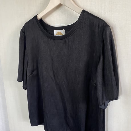 【Bed&Breakfast ベッド＆ブレイクファースト】Tumbler Finishing Satin Tee in Black