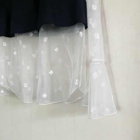 【Greed International グリードインターナショナル】Small Flower embroidery Long Top in Navy/Khaki