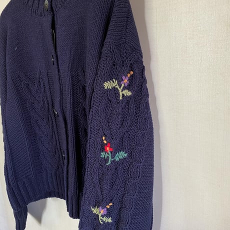 【Bed&Breakfast ベッド＆ブレイクファースト】Cable Hand Stitch Cardigan in Navy