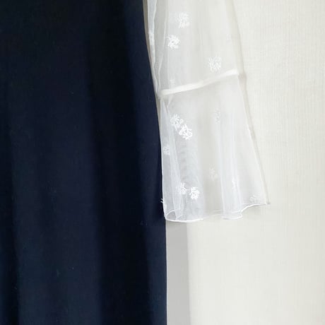 【Greed International グリードインターナショナル】Small Flower embroidery Dress in Navy/Khake