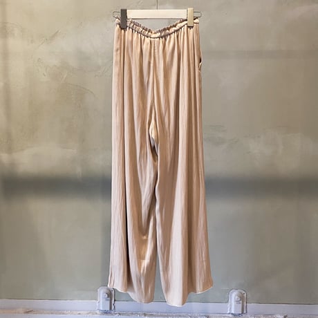 【Bed&Breakfast ベッド＆ブレイクファースト】Tumbler Finishing Satin Pants in Beige