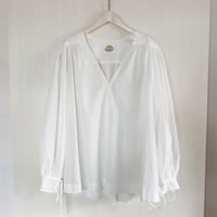 【Bed&Breakfast ベッド＆ブレイクファースト】Cordlane Natural Sun-dried Wash Puff Blouse in White