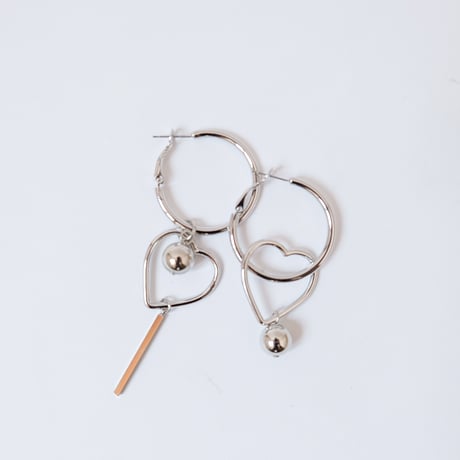 【Bijou R.I/ビジューアールアイ】Asymmetry Heart Hoop Pierce
