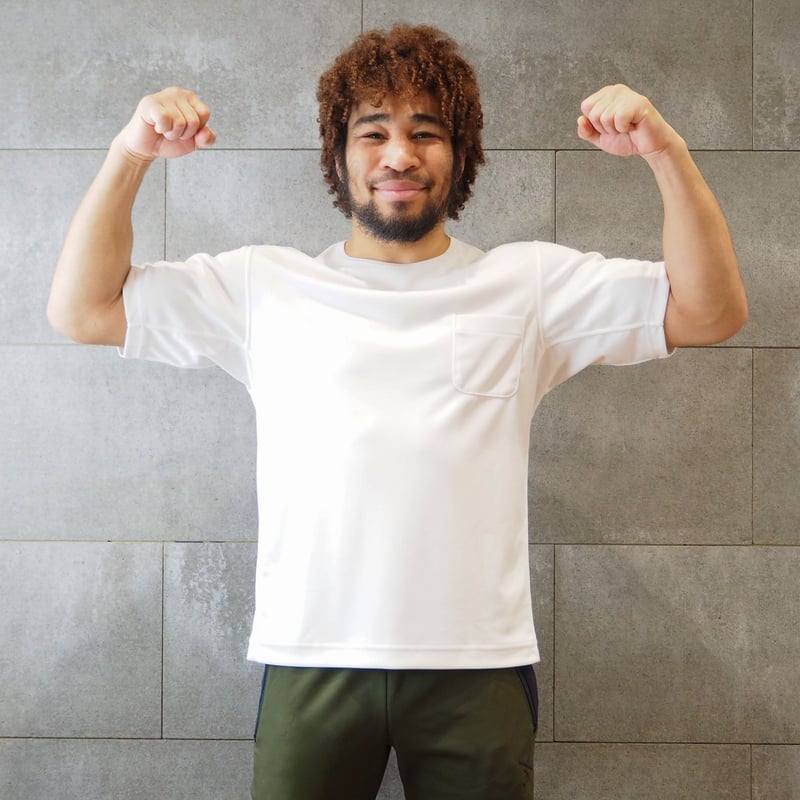 ホワイト模様入りポリエステルTシャツ evRn8zBwu7sU.jpg?width=768