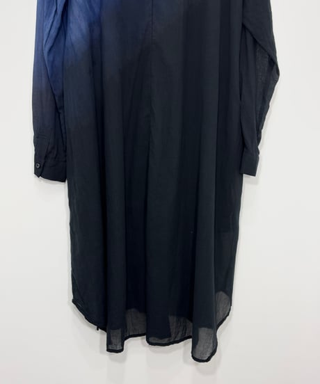 黒藍斜上グラデボイルスタンドロングシャツ