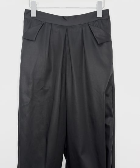 黒天泣裾タックワイドパンツ