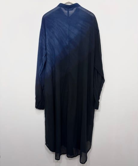 黒藍斜上グラデボイルスタンドロングシャツ