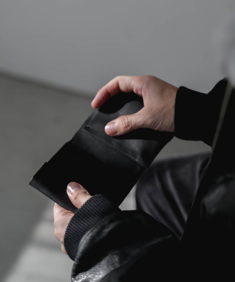LUXURY MATERIAL GUIDI LEATHER ANONYMOUS WALLET