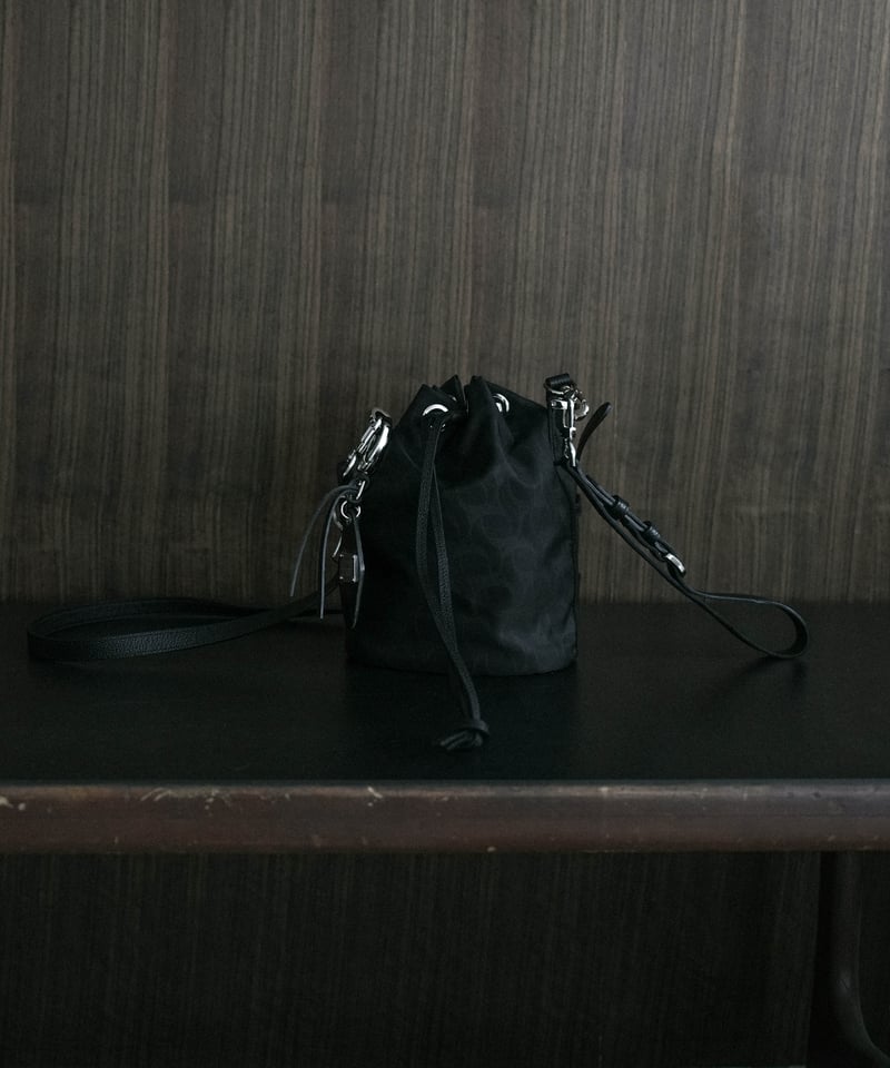 バッグ CTHY #01 LUXURY MATERIAL DRAWSTRING BAG 01 LUXURY MATERIAL DRAWSTRING BAG by LIMONTA |