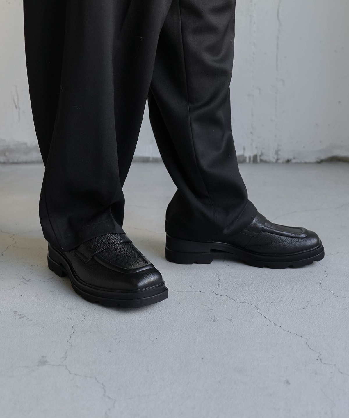 CTHY＋VEIN】COW LEATHER LOAFERS [EMBOSSED / ANTI