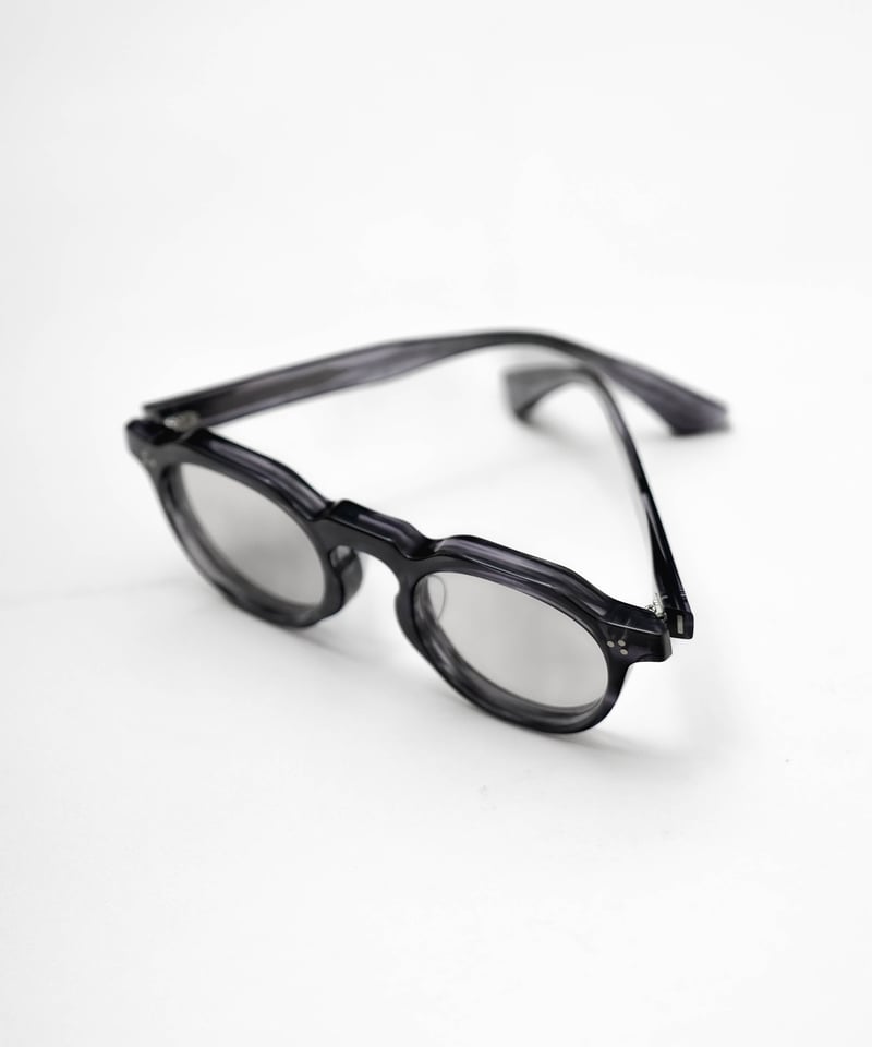 VINTAGE MATERIAL EYEWEAR “CROWNPANTO” by CELLU