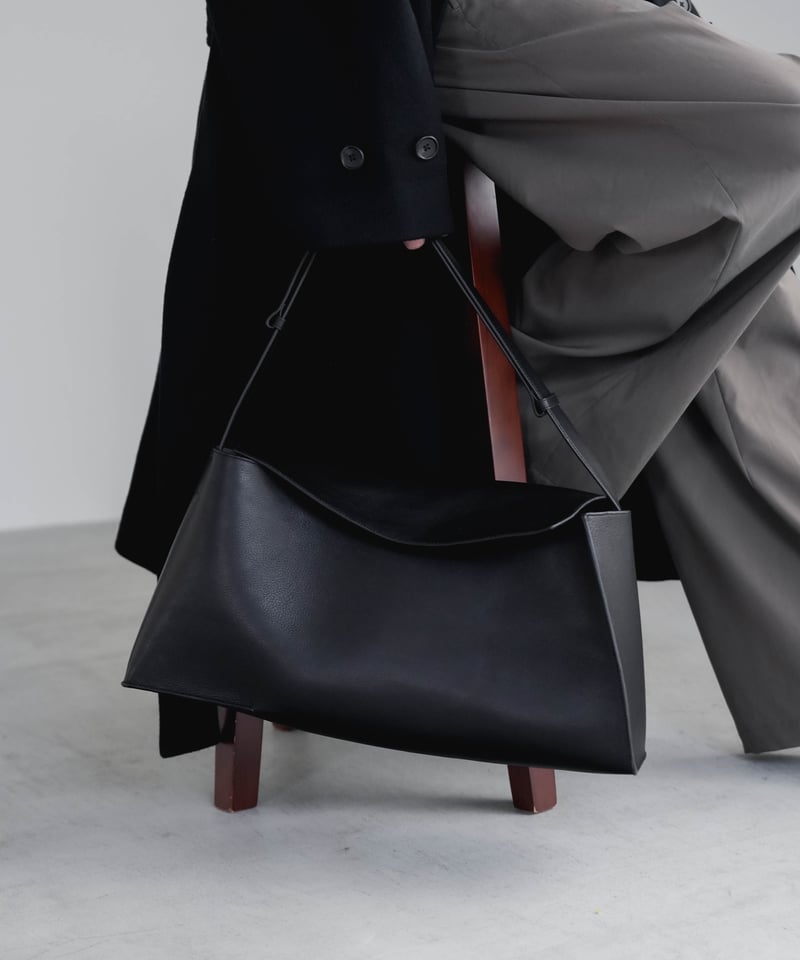 バッグ CTHY LUXURY MATERIAL BRIEFCASE byAnnonay LUXURY MATERIAL BRIEFCASE by Annonay | CTHY