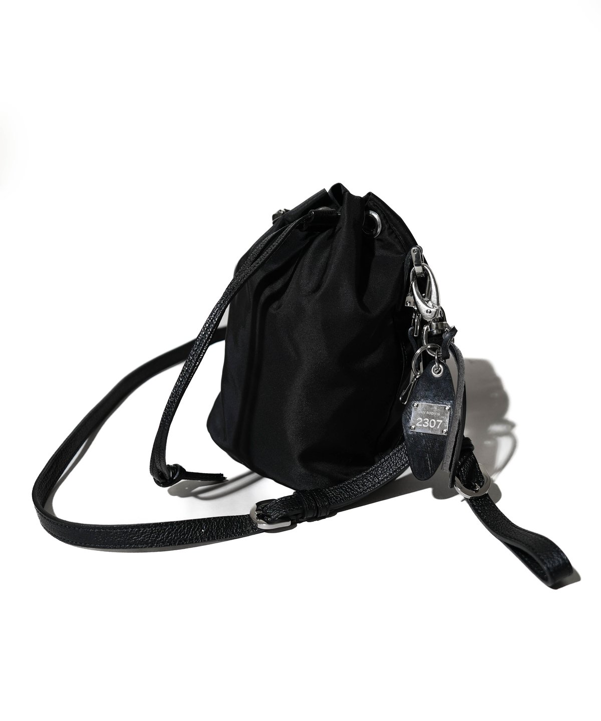 01 LUXURY MATERIAL DRAWSTRING BAG by LIMONTA |