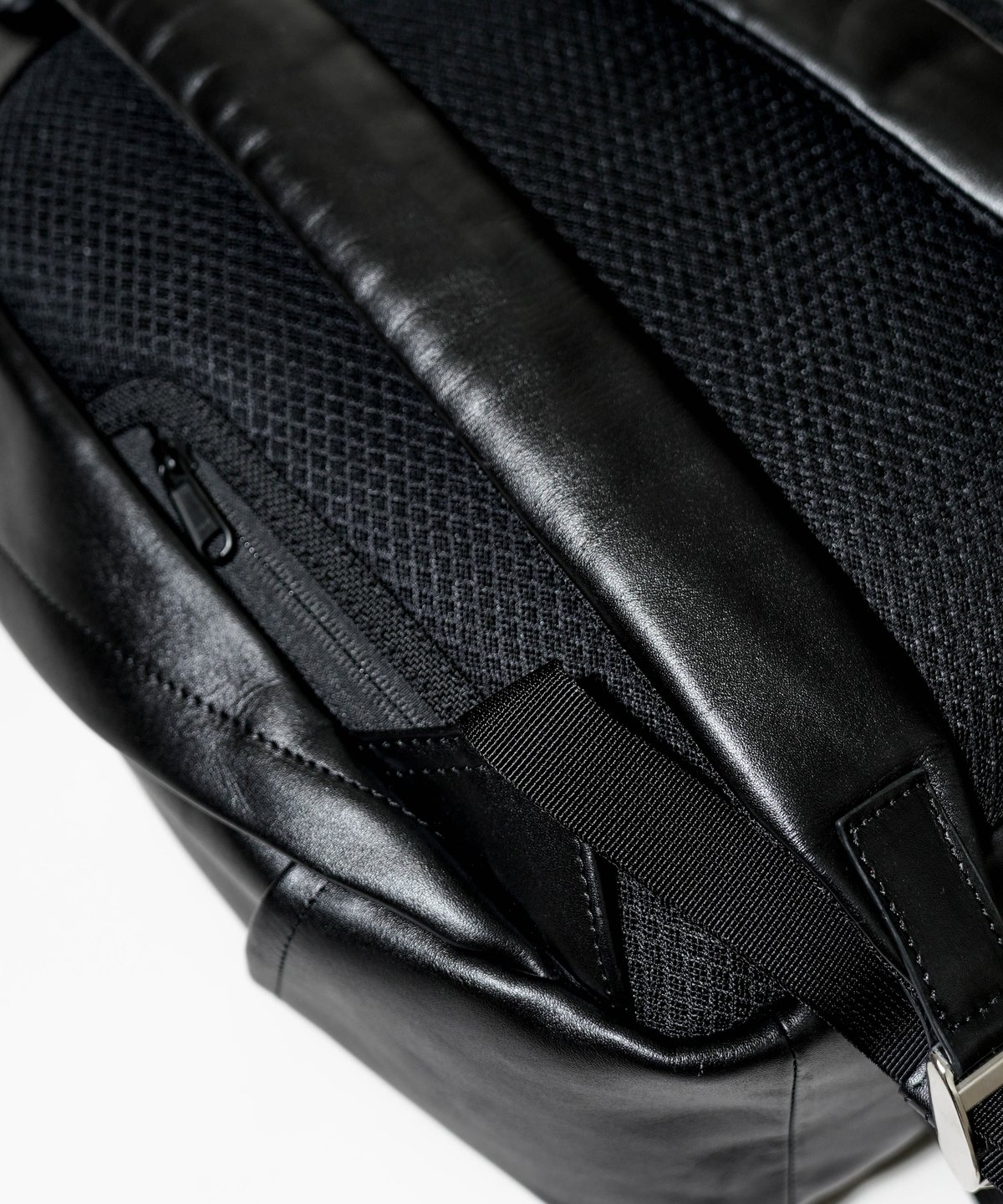 03 WATERPROOF LEATHER BACKPACK CTHY
