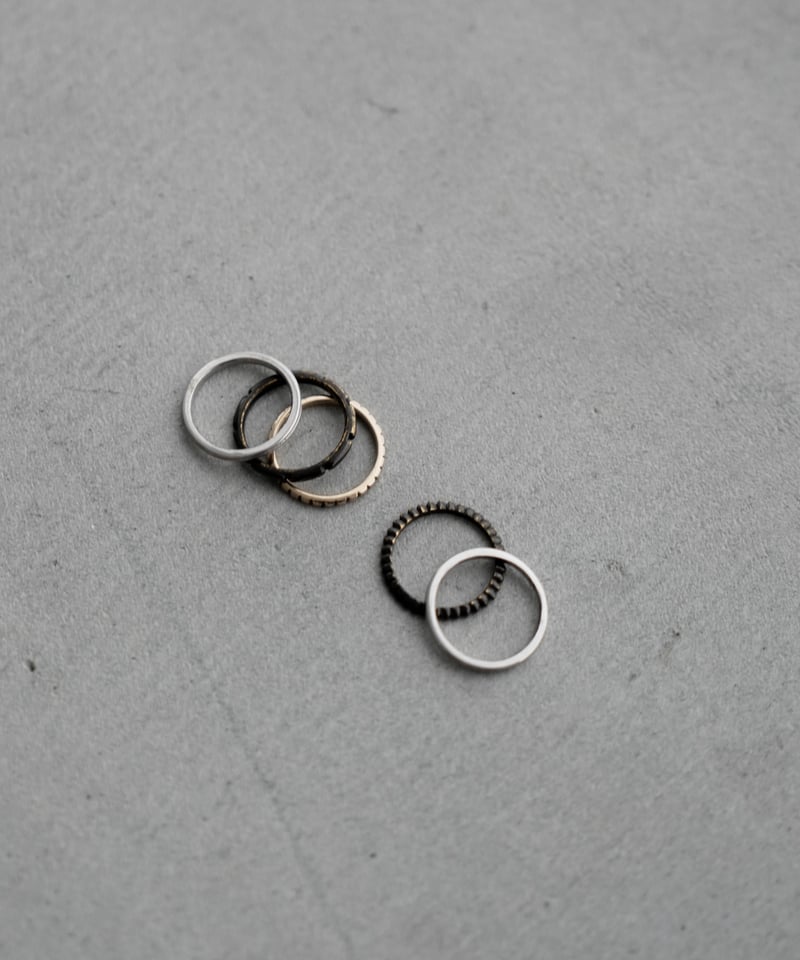 SQUARE STUDS RING 