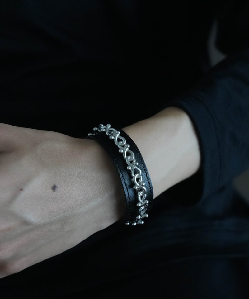 HIGH-END HERITAGE LETHER BANGLE by Annonay | CTHY