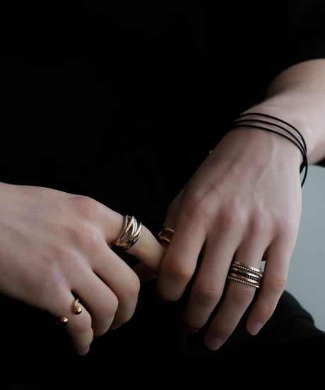 SQUARE STUDS RING