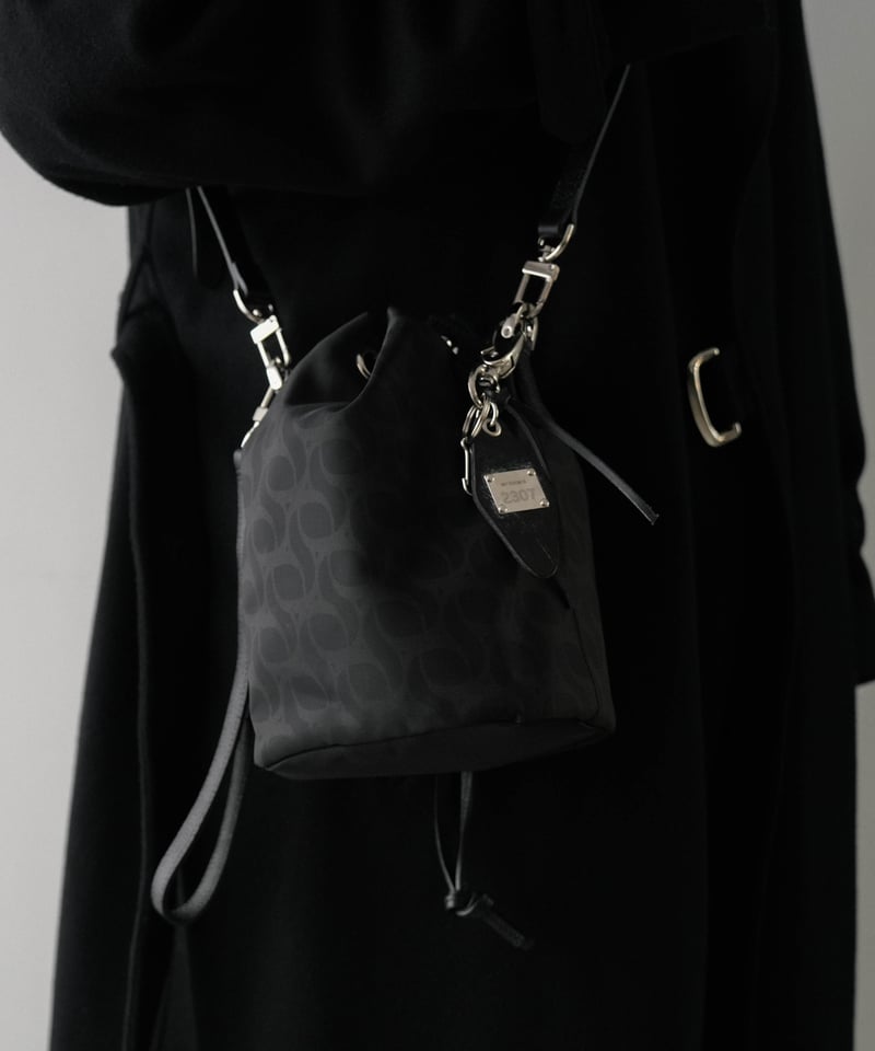 バッグ CTHY DRAWSTRING BAG by LIMONTA 01 LUXURY MATERIAL DRAWSTRING BAG by LIMONTA |