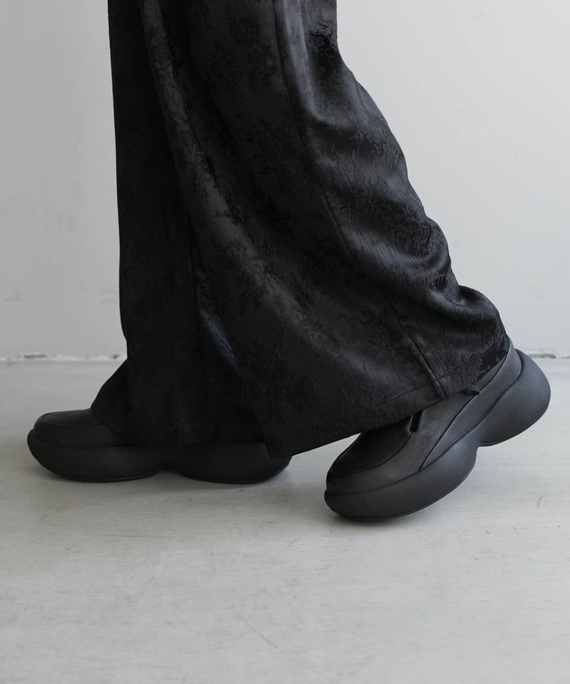 CTHY+VEIN】LEATHER OVAL SOLE TRAINER by WEINHEI CTHY+VEIN】LEATHER OVAL SOLE TRAINER by WEINHEI