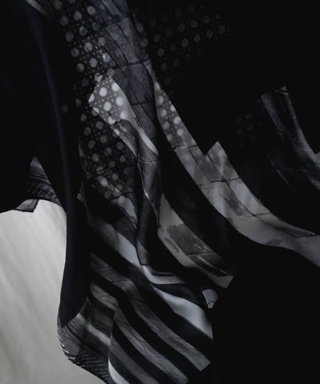 HIGH-END GRAPHIC SILK SCARF