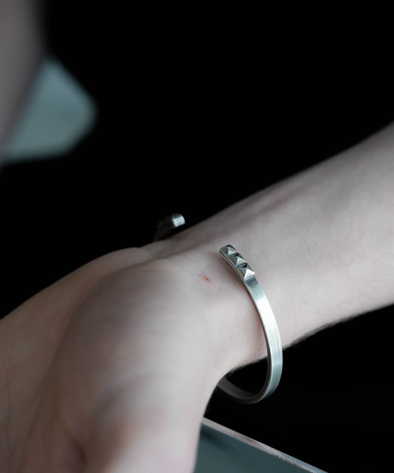 END STUDS BANGLE | CTHY END STUDS BANGLE | CTHY