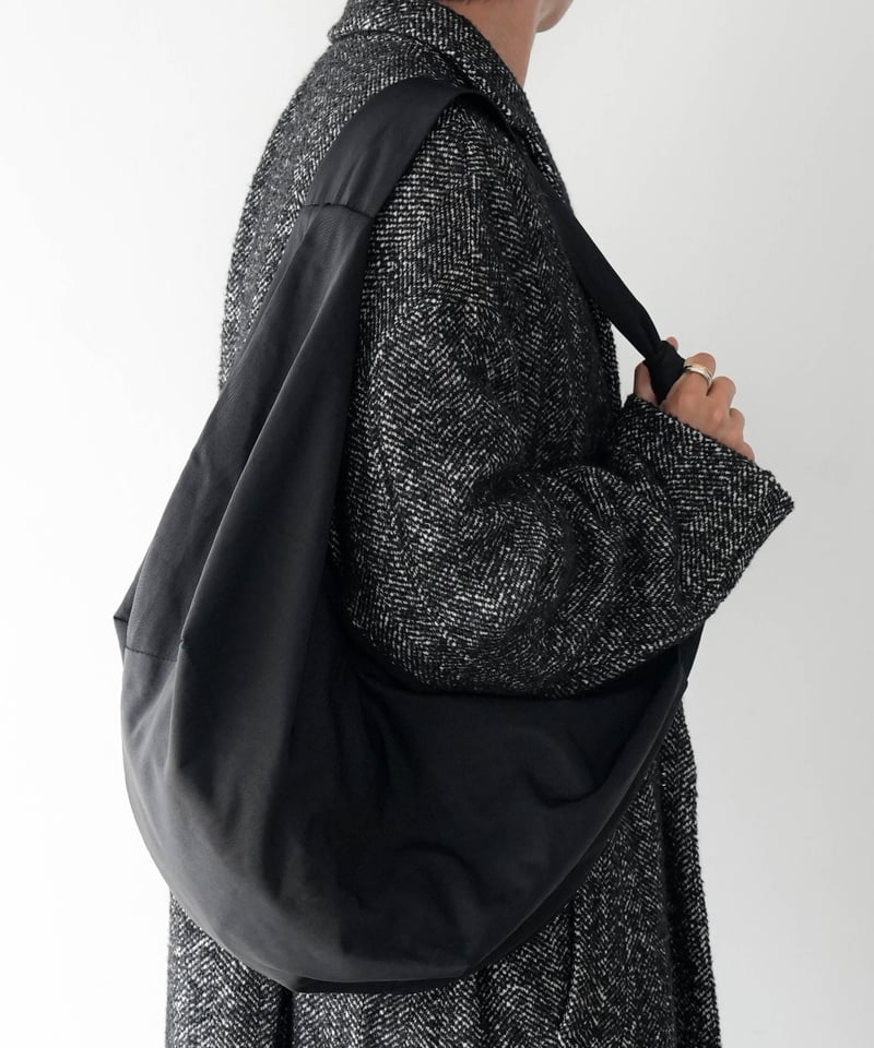 BIG HALF MOON SHOULDER BAG | CTHY