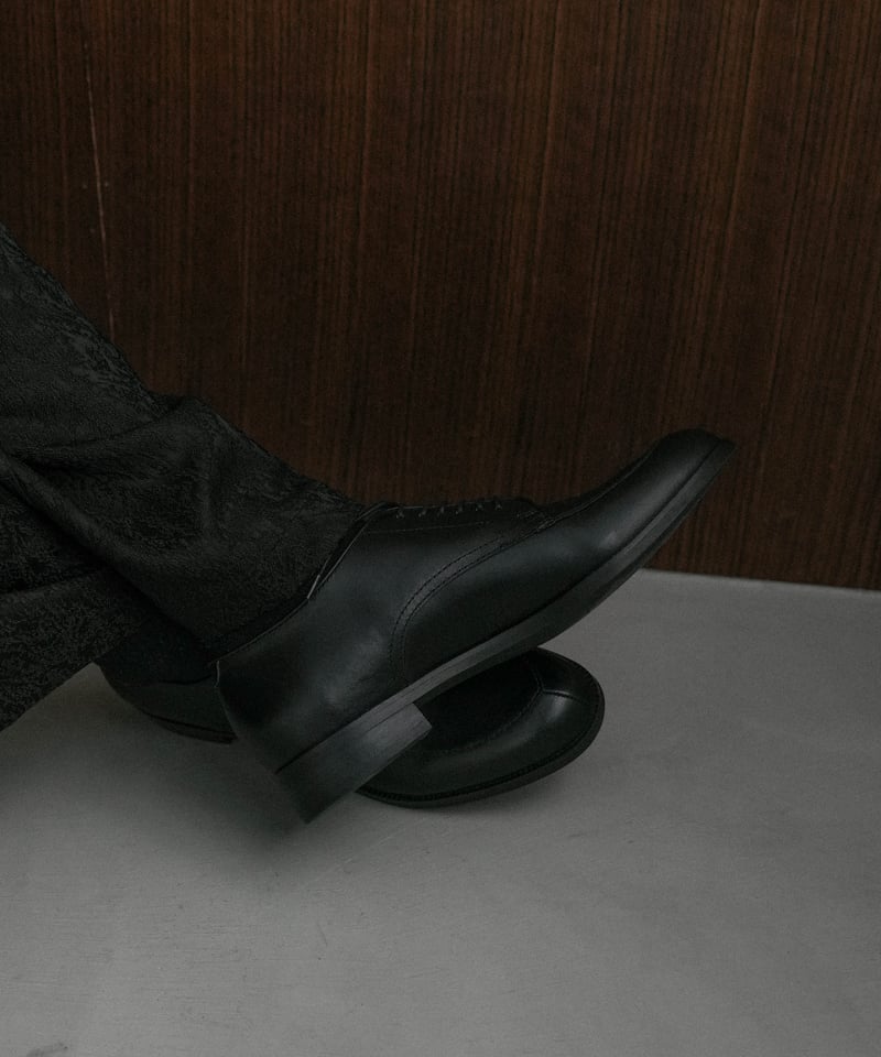 LUXURY MATERIAL LEATHER V-TIP by Annonay | CTHY