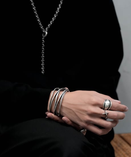 HIGH-END STRUCTURE WIDE BANGLE