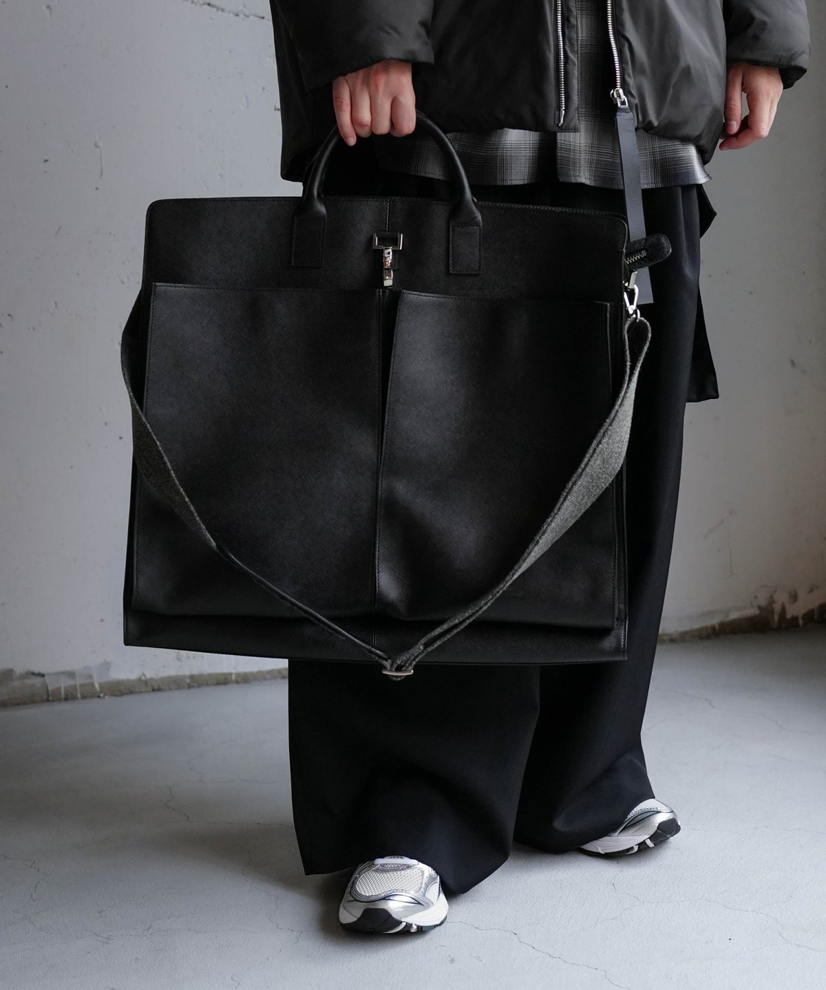 バッグ CTHY SAFFIANO LEATHER HELMET BAG MINI CTHY SAFFIANO LEATHER HELMET BAG MINI