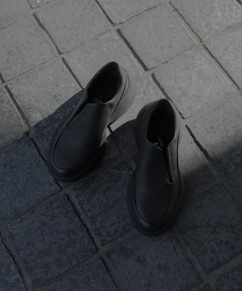 CTHY+VEIN】LEATHER OVAL SOLE TRAINER by WEINHEI CTHY+VEIN】LEATHER OVAL SOLE TRAINER by WEINHEI