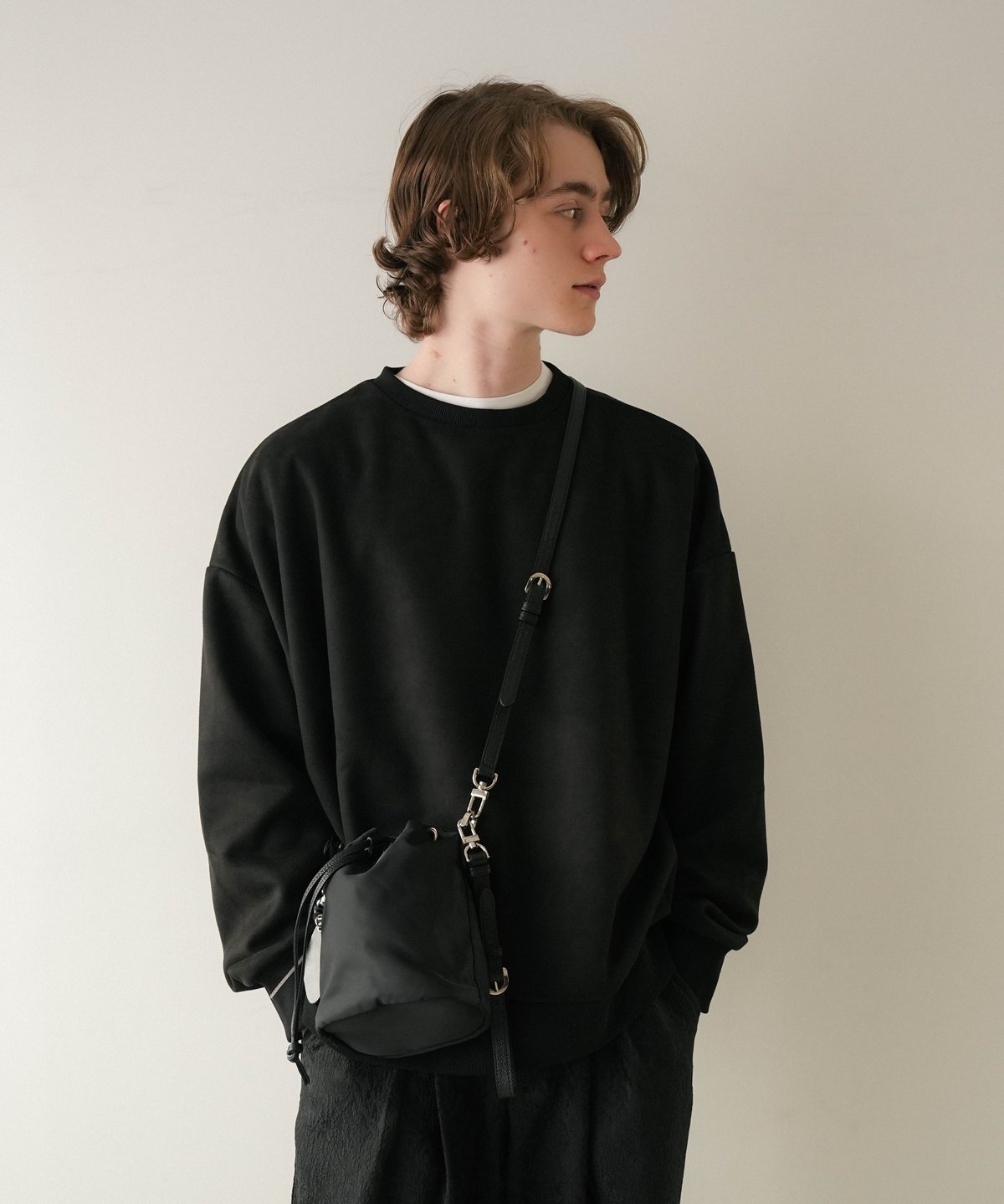 01 LUXURY MATERIAL DRAWSTRING BAG by LIMONTA |