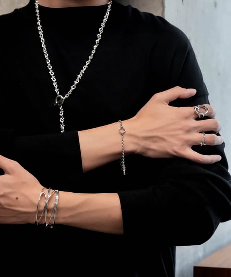 HIGH-END STRUCTURE WIDE BANGLE