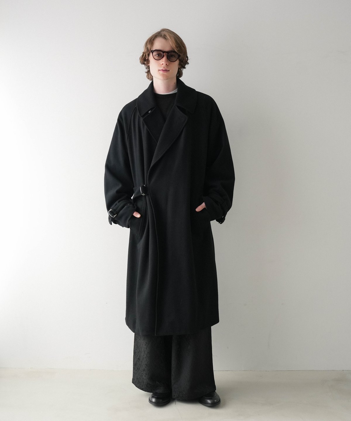 TIELOCKEN COAT by Super140’s Jackal WOOL LUXURY MATERIAL TIELOCKEN COAT by Super140's Ja