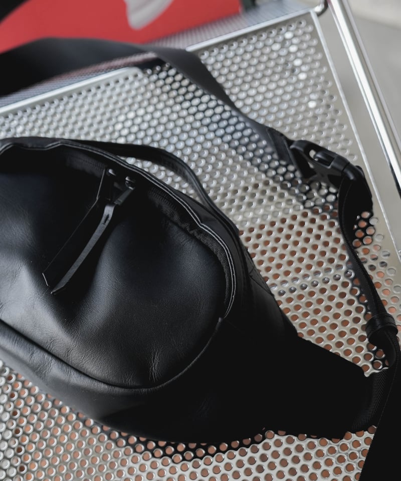 WATER PROOF LEATHER BODY BAG | CTHY