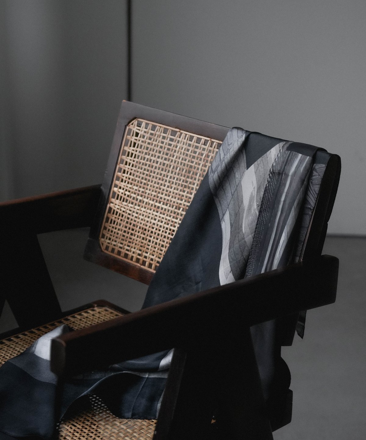 HIGH-END GRAPHIC SILK SCARF | CTHY