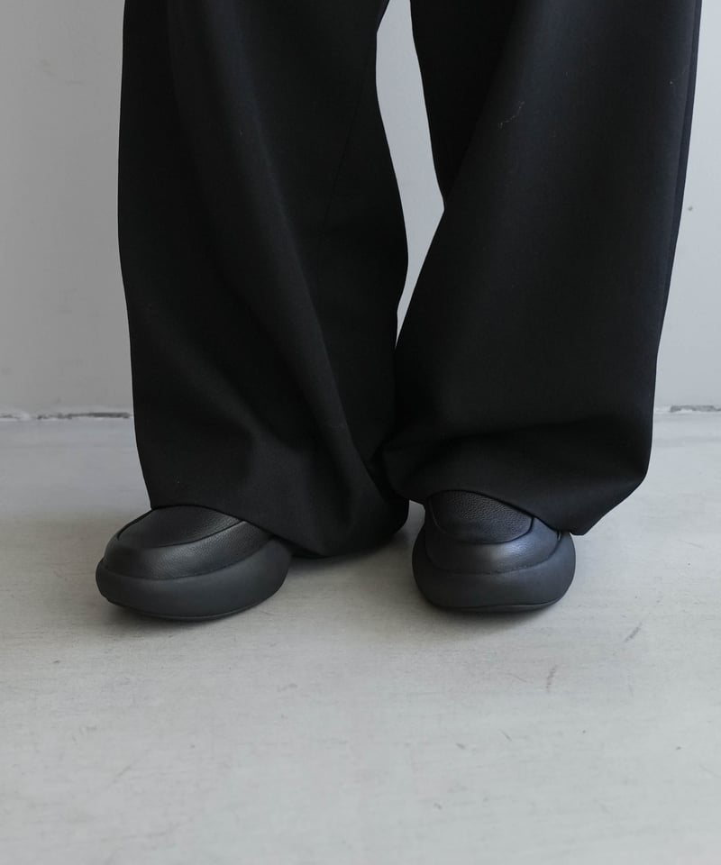 CTHY+VEIN】LEATHER OVAL SOLE TRAINER by WEINHEI CTHY+VEIN】LEATHER OVAL SOLE TRAINER by WEINHEI