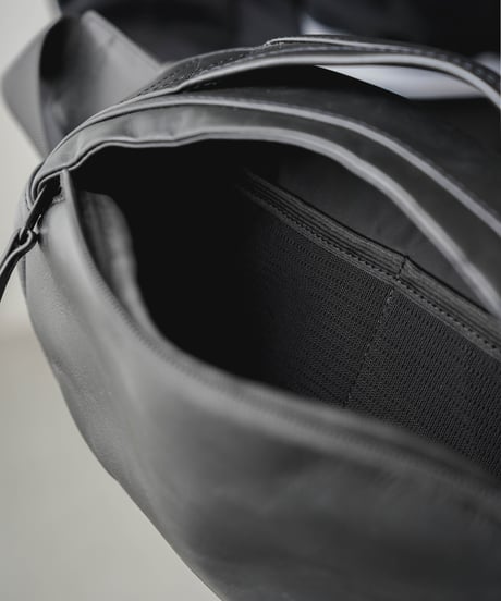 WATER PROOF LEATHER BODY BAG