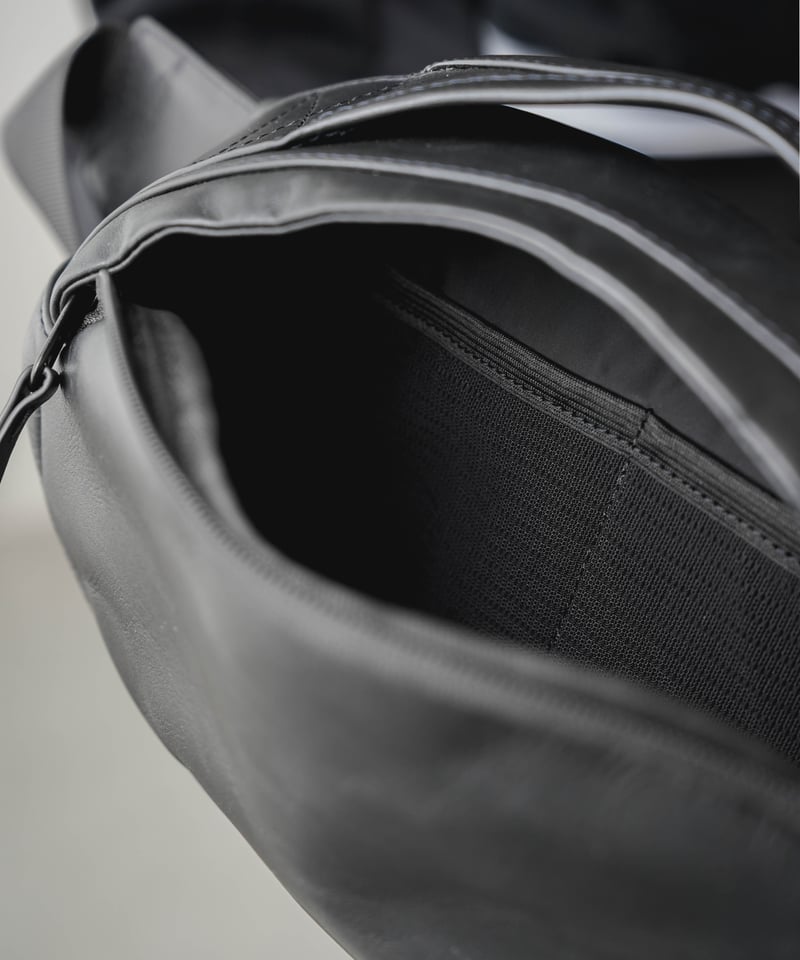 WATER PROOF LEATHER BODY BAG | CTHY