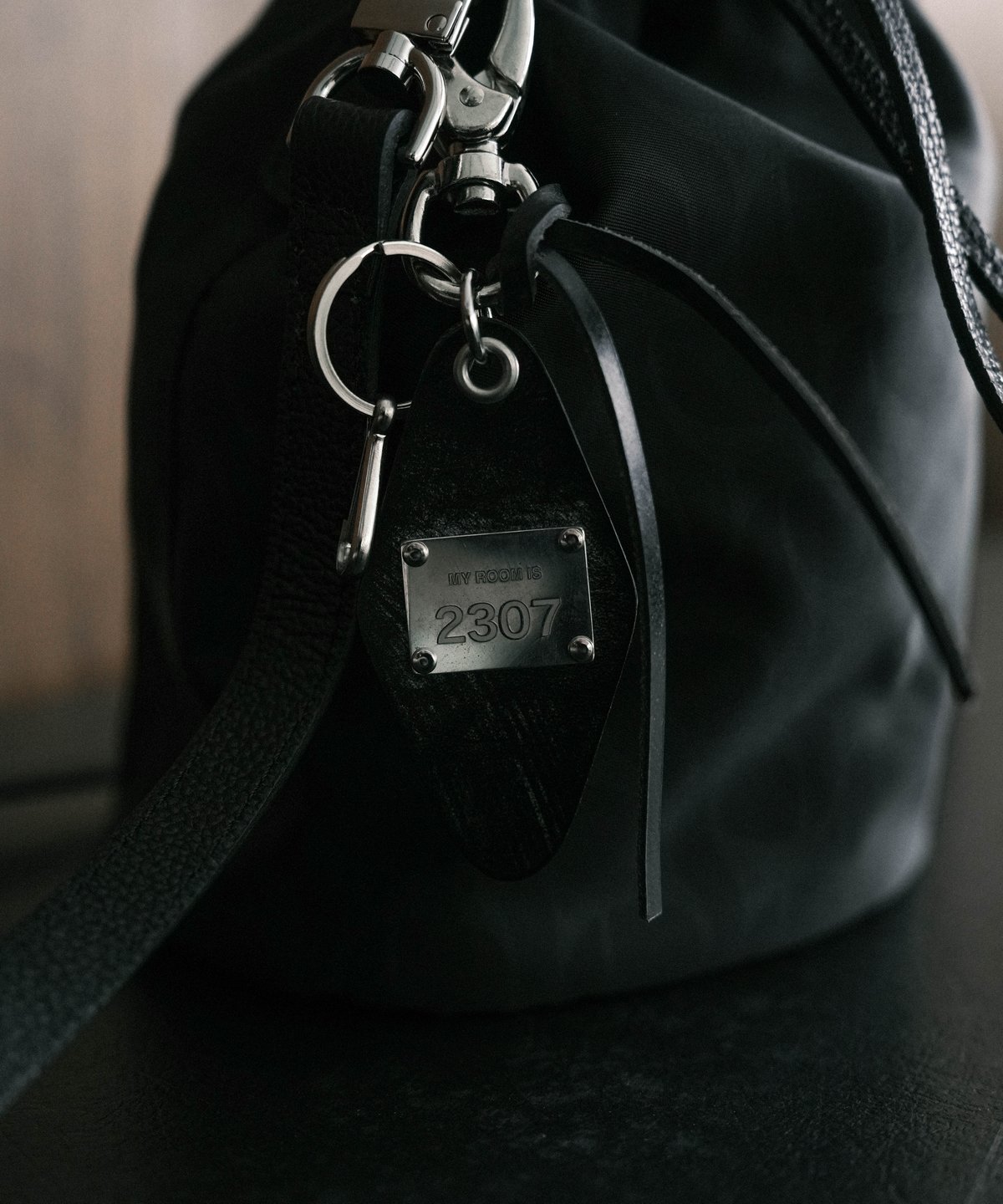 01 LUXURY MATERIAL DRAWSTRING BAG by LIMONTA |