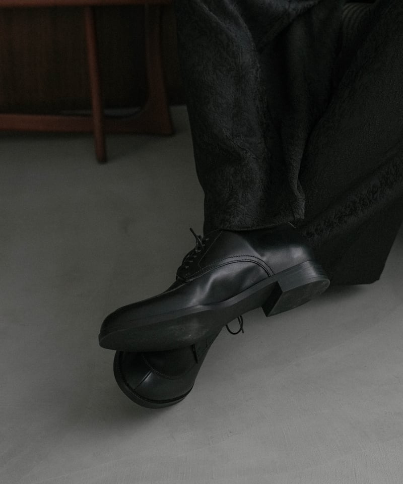 LUXURY MATERIAL LEATHER V-TIP by Annonay | CTHY