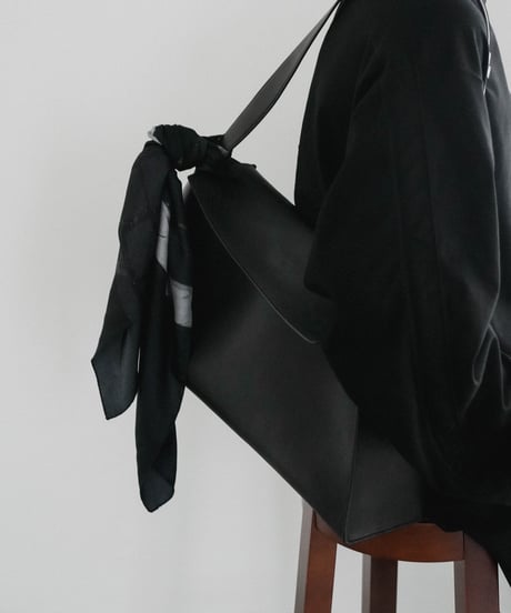 HIGH-END GRAPHIC SILK SCARF