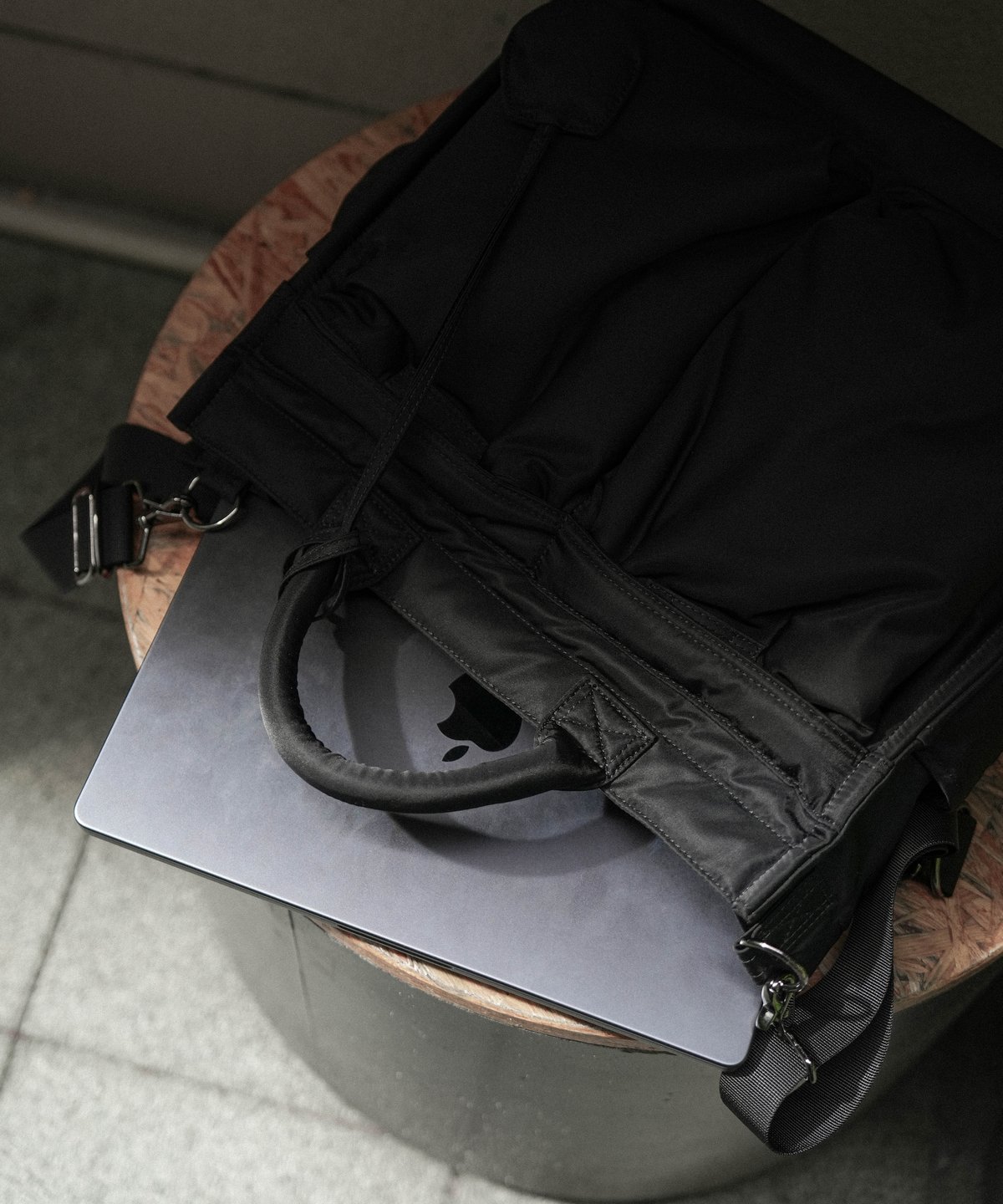 10 LIMONTA NYLON HELMET BAG | CTHY