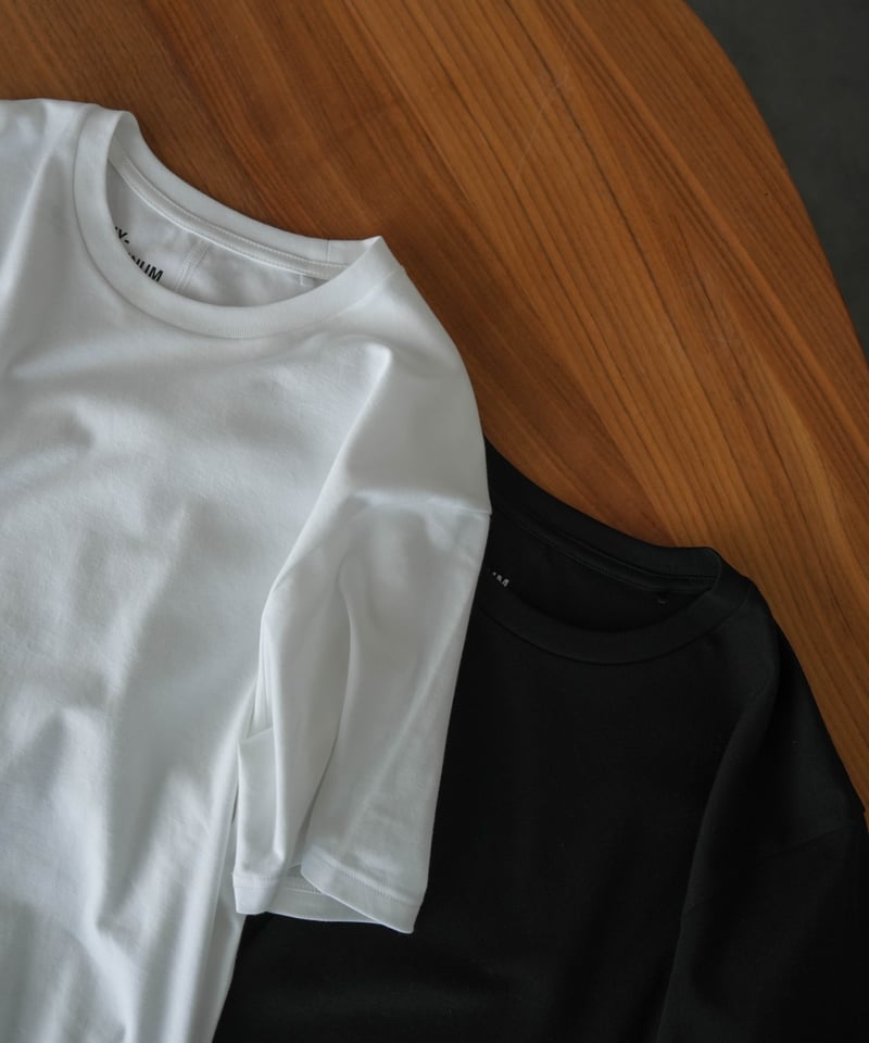 LUXURY MATERIAL SUVIN PLATINUM H/S TEE 【JUST】