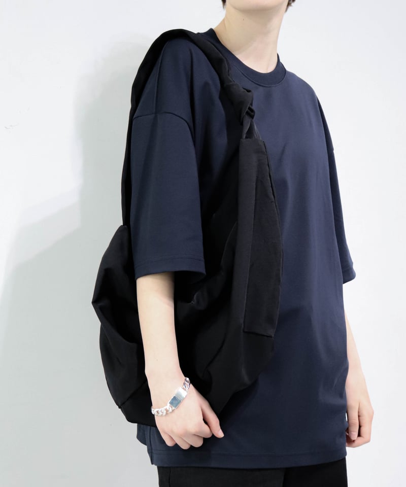 CTHY、BIG HALF MOON SHOULDER BAG